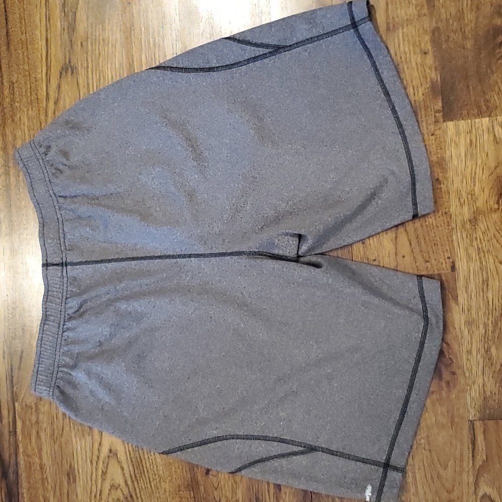 Mens The North Face gray pull on shorts size M - Picture 5 of 5